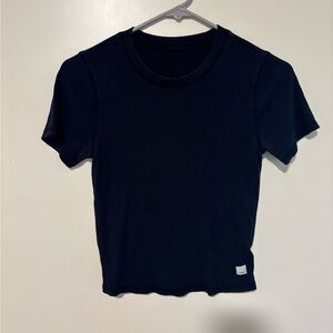 Slim fit black vuori shirt